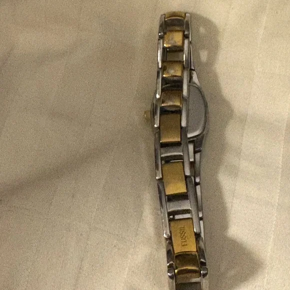 W1 WOMAN'S FOSSIL F2 ES9525 STAINLESS STEEEL-GOLD TONE  30M WATCH 5066 - Picture 7 of 15